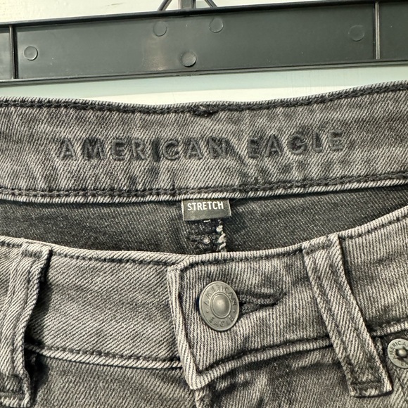 American Eagle Outfitters washed black Mom Jeans - Picture 4 of 6